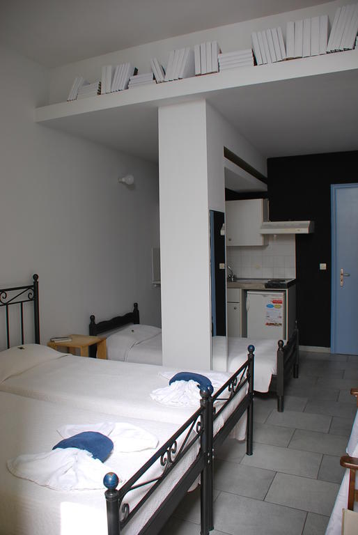 Oikeion Aparthotel Ermoupoli Bilik gambar