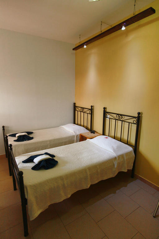 Oikeion Aparthotel Ermoupoli Bilik gambar