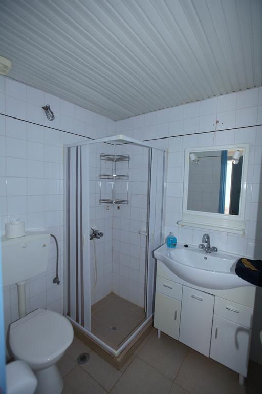 Oikeion Aparthotel Ermoupoli Bilik gambar